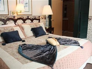 The Historic Brook Forest Inn Эвергрин Экстерьер фото