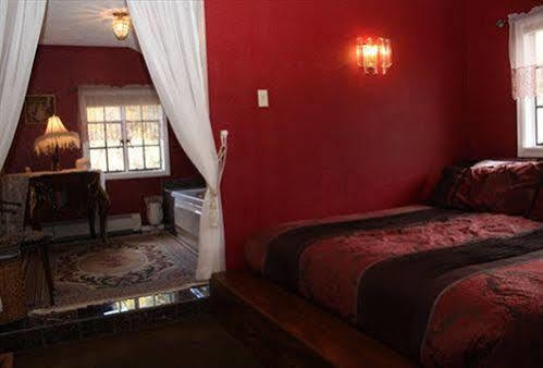 The Historic Brook Forest Inn Эвергрин Экстерьер фото
