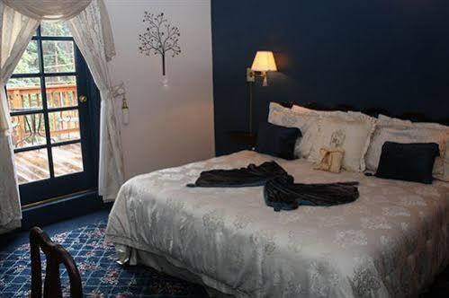 The Historic Brook Forest Inn Эвергрин Экстерьер фото